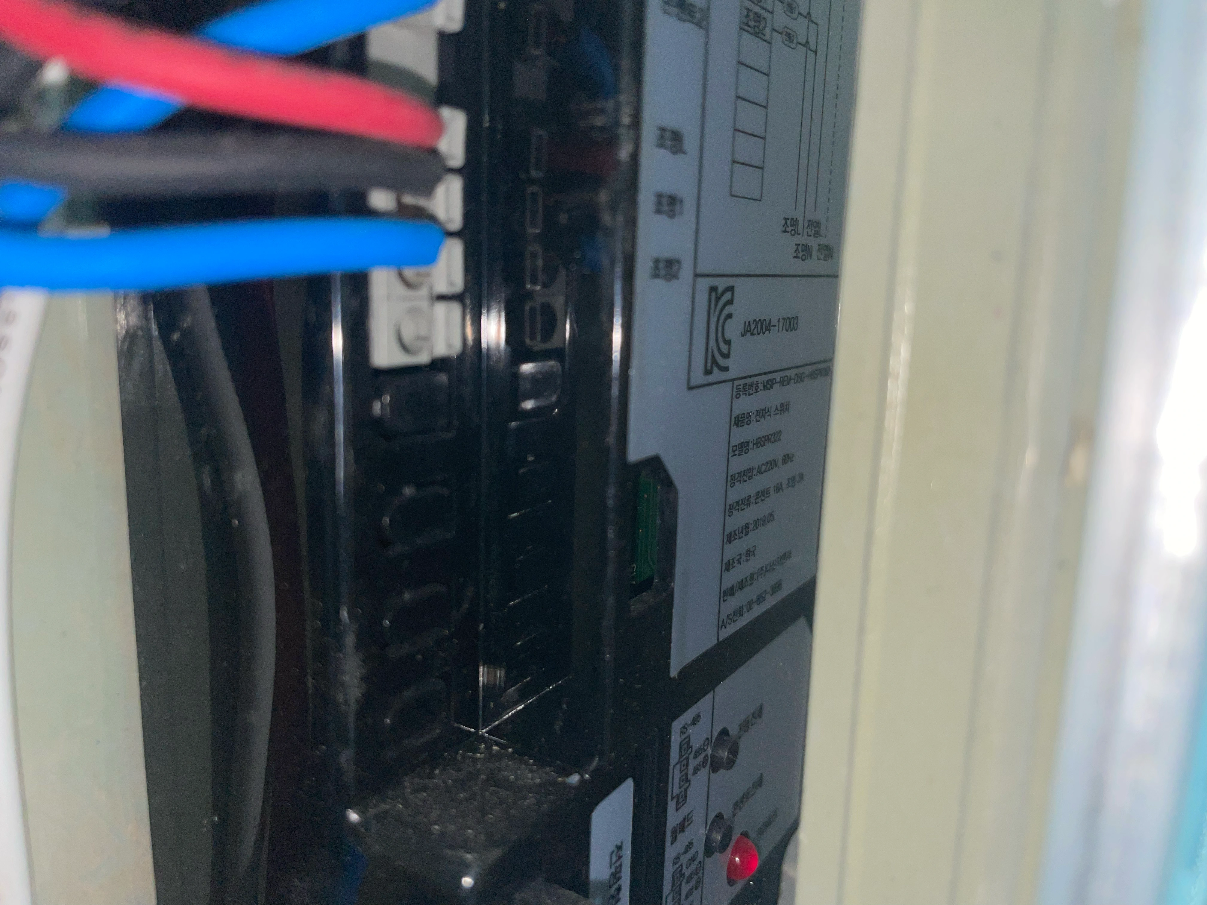 Original rear-panel photo used to identify the electronic switch and its wiring.